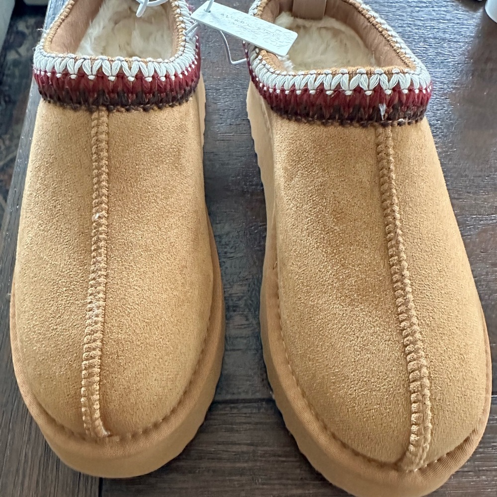 Altar’d State Cloud slippers. NWT never worn!